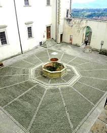 Cortile interno del castello Colonna