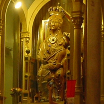  Estatua de madera de la Virgen 