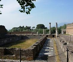 Villa Adriana - Edificio con Peschiera