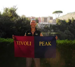 La bandiera di Tivoli sventola sul “Tetto del mondo”