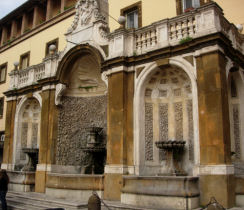 Fontana del XVIII sec. di G.Fontana in P.zza S.Pietro