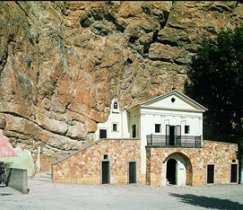 Vallepietra - Il Santuario della SS. Trinità