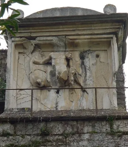Particolare del sepolcro minore