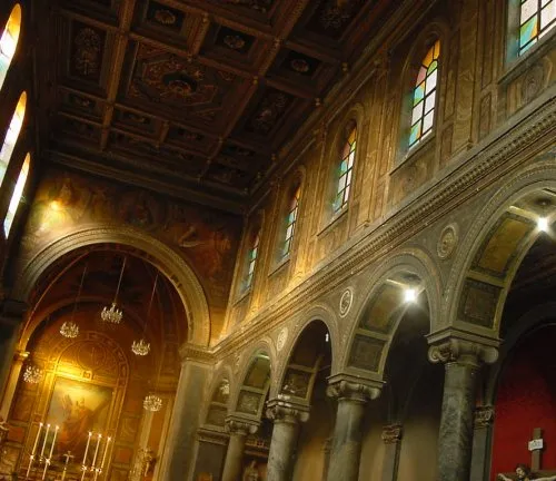 L'interno della chiesa