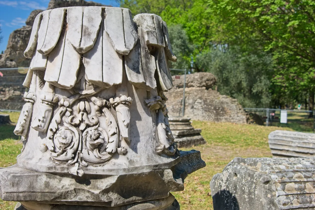 Capitel corintio de la Villa