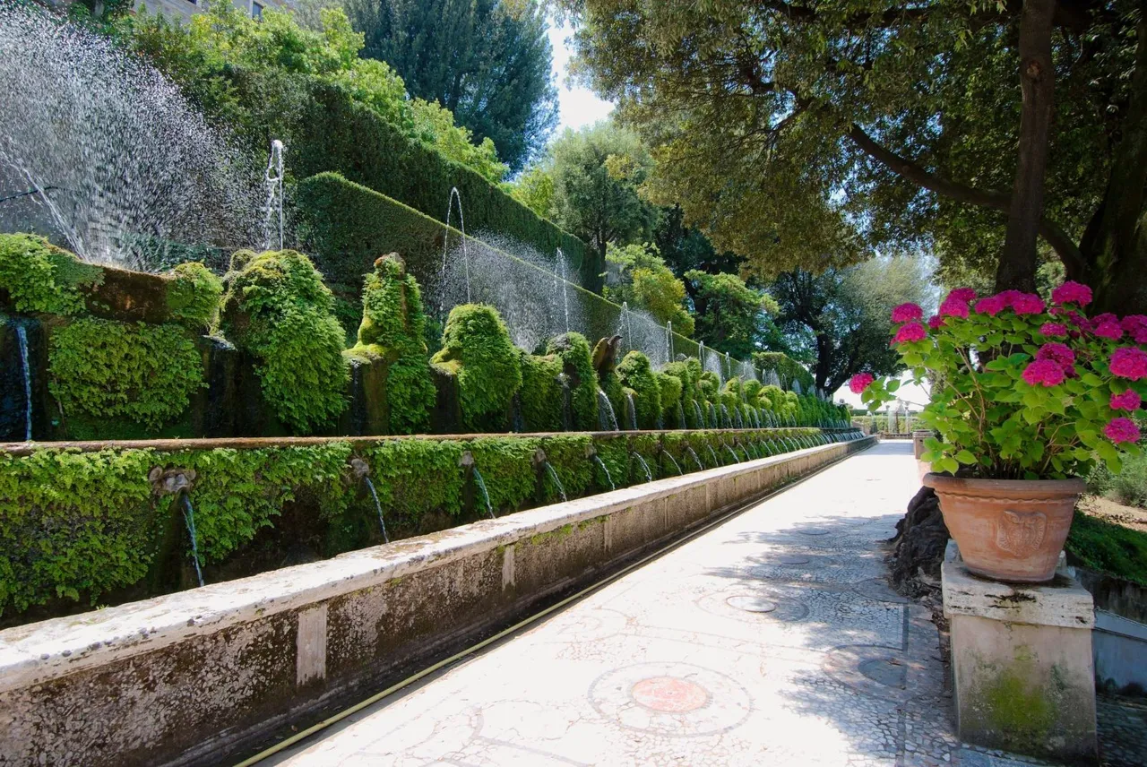 Viale delle Cento Fontane